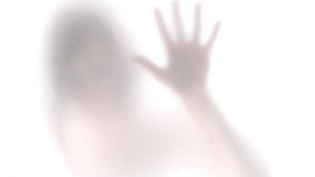 নারীদের ফাঁদে ফেলে প্রতারণা