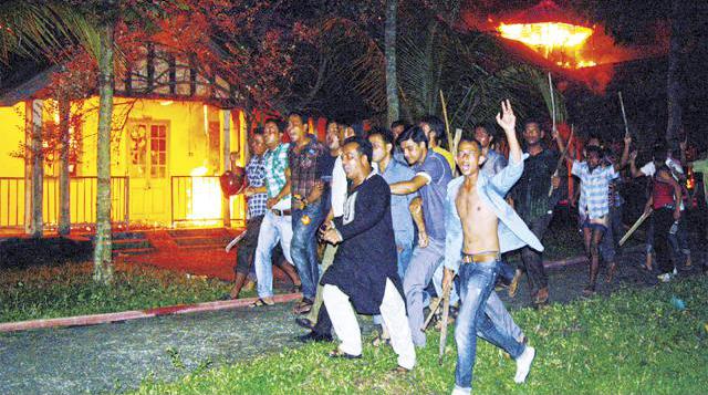 অভিযুক্ত ব্যক্তিদের অবিলম্বে গ্রেপ্তার করুন