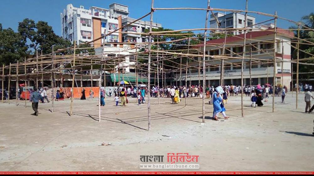 স্কুলের মাঠে বিজয় মেলার নামে বাণিজ্য মেলা!