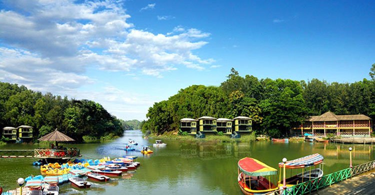 ঘুরে আসুন ফয়’স লেক