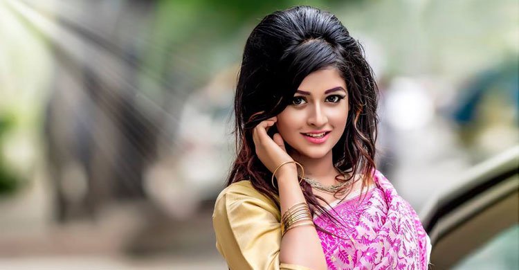 ‘ফেসওয়াশে’র বিজ্ঞাপনে হেলেন