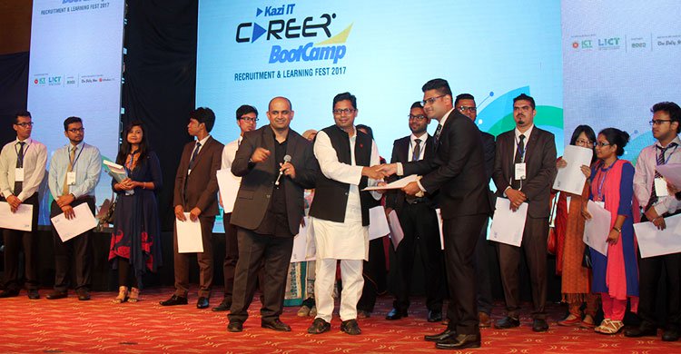 ক্যারিয়ার বুটক্যাম্পে চাকরি পেলো ২০ তরুণ