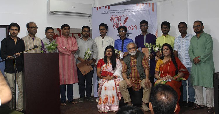 কবিতার খোঁজে সম্মাননা পেলেন ১০ তরুণ কবি