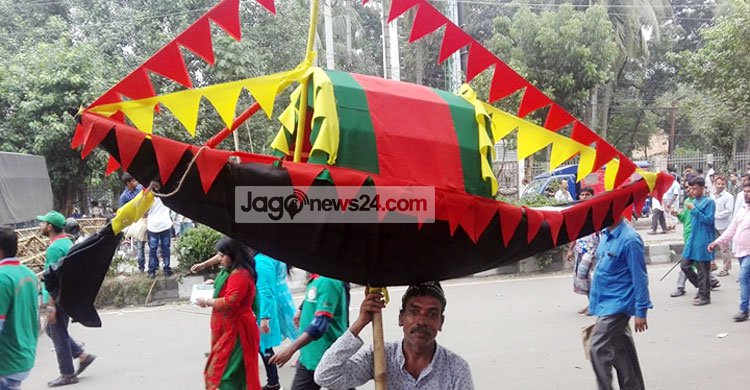 রিকশাচালকের নৌকা প্রেমের গল্প