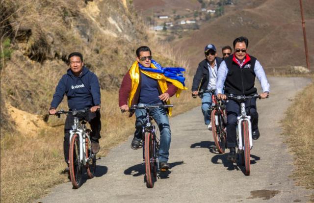 চীন সীমান্তে সাইকেলে সালমান