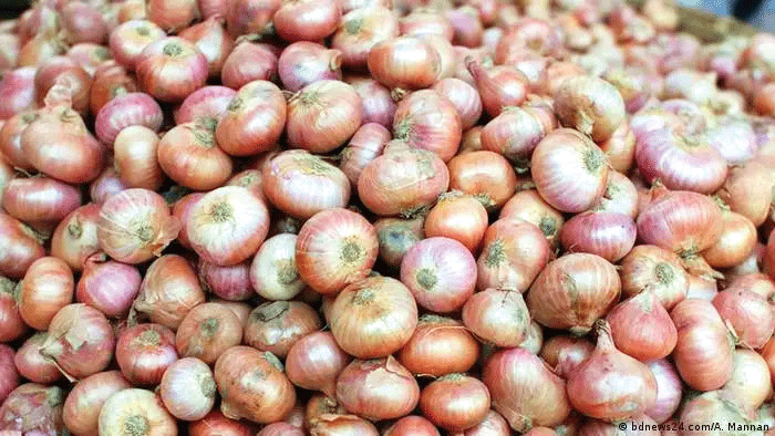 ঈদের আগে হঠাৎ বাড়তে শুরু করেছে পেঁয়াজের দাম