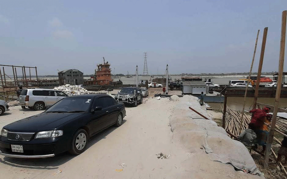 ঈদে বাড়ি ফেরা মানুষের ভোগান্তি কমাতে শরীয়তপুরে নতুন আরো একটি ফেরিঘাট চালু