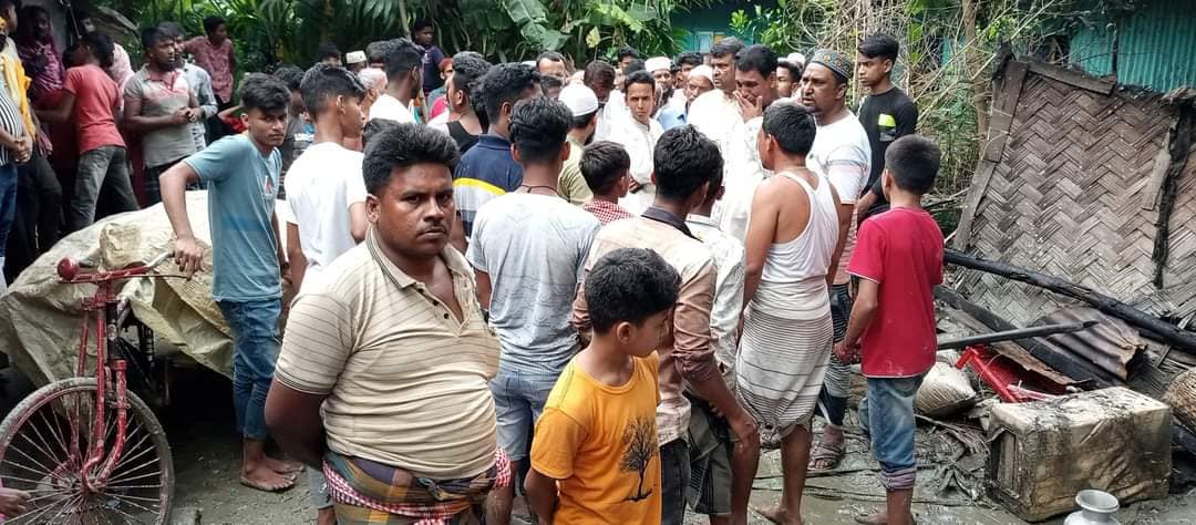 নোয়াখালীতে আগুনে পুড়ে ভাই-বোনের মৃত্যু