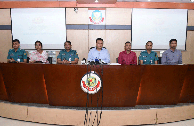 চোরাই মোবাইল ফোন বিক্রয়কারীদেরও গ্রেফতার করা হবে: ডিবি প্রধান