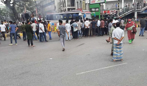 ঢাকা কলেজ ও আইডিয়াল কলেজ শিক্ষার্থীদের মধ্যে সংঘর্ষ