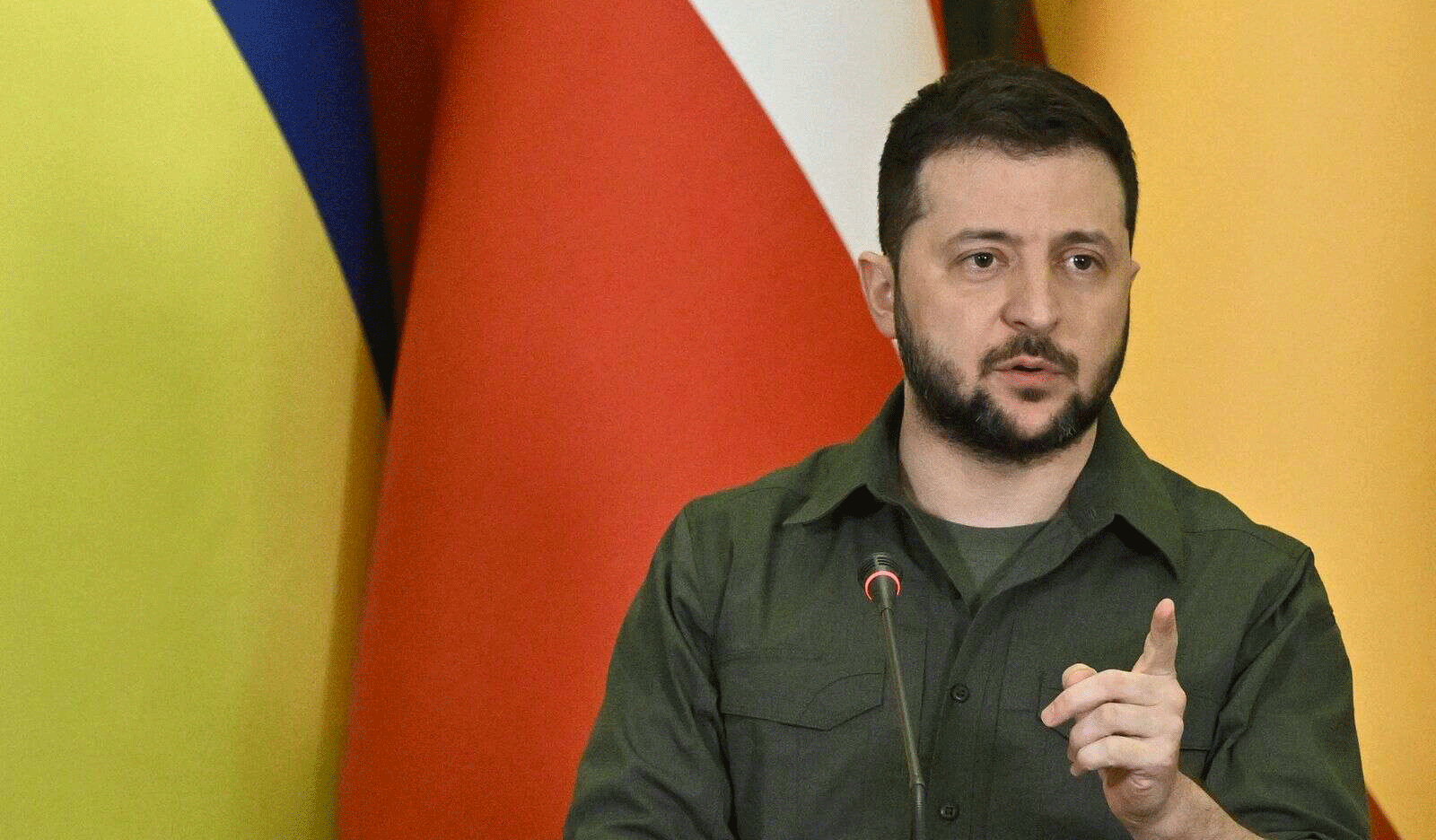 রাশিয়ার সৈন্যরা গুরুত্বপূর্ণ একটি শহর ঘিরে ফেলায় পশ্চিমের প্রতি জেলেনস্কির ক্ষোভ