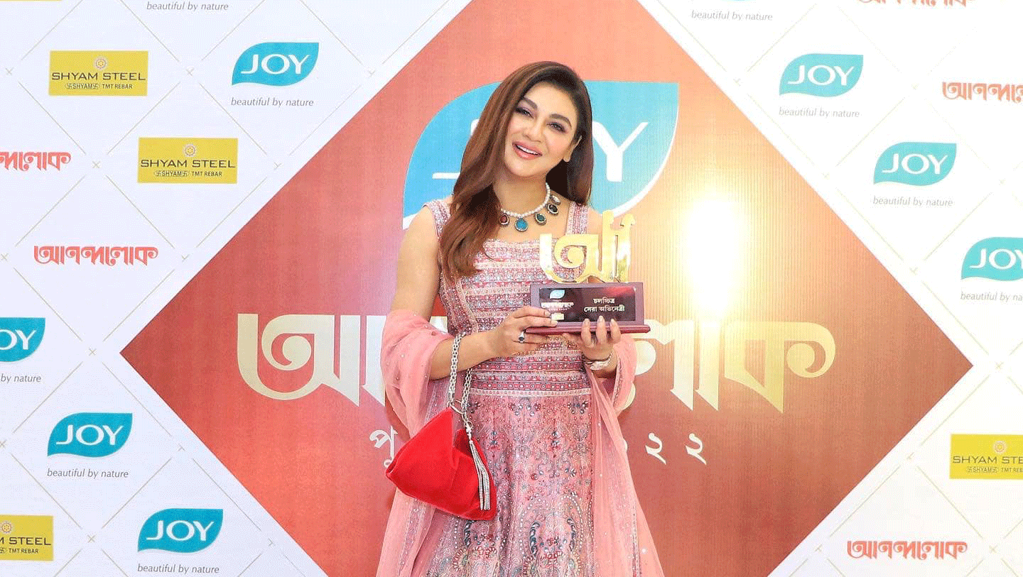 আবারও সেরা অভিনেত্রী পুরস্কার জয়ার হাতে
