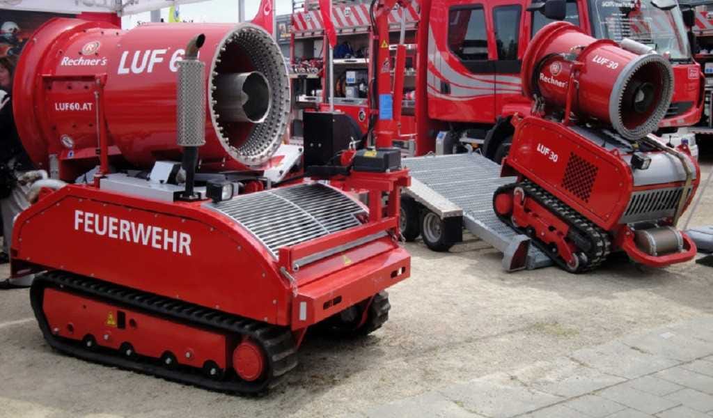 আগুন নেভাতে দেশে প্রথমবারের মতো অত্যাধুনিক LUF-60 রোবটের ব্যবহার