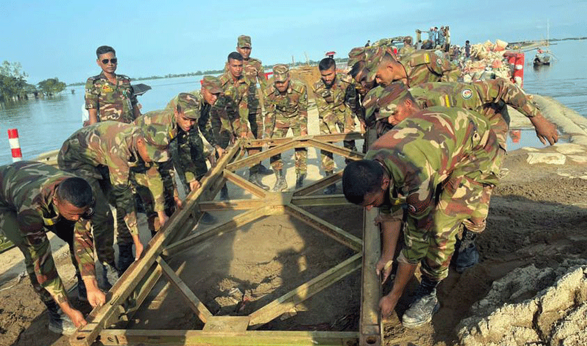 সিলেটে বন্যায় ক্ষতিগ্রস্ত রাস্তাঘাট মেরামতে সেনাবাহিনী চারটি ক্যাম্প স্থাপন