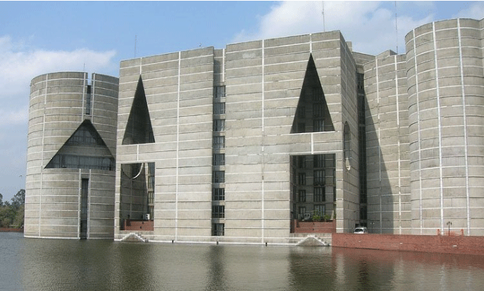 অর্থমন্ত্রী আজ সংসদে ৬ লাখ ৭৮ হাজার কোটি টাকার বাজেট পেশ করবেন