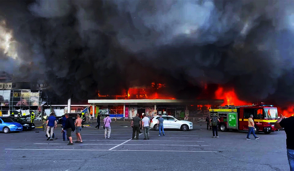 ইউক্রেনের জনাকীর্ণ শপিং মলে ক্ষেপণাস্ত্র হামলায় ১৬ জন নিহত