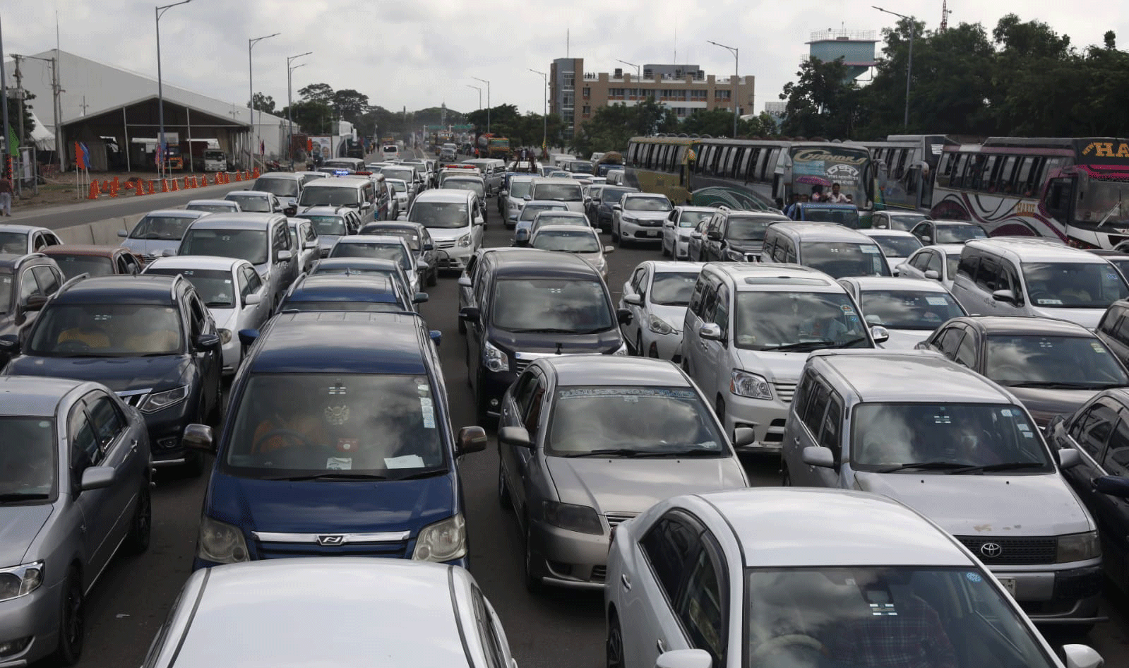 মাওয়া প্রান্তে ৩ কিলোমিটার যানজট