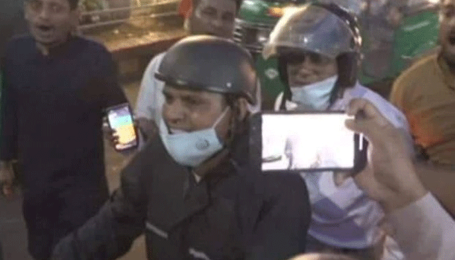 যানজটে আটকে মোটরসাইকেলে সমাবেশে এলেন তথ্যমন্ত্রী