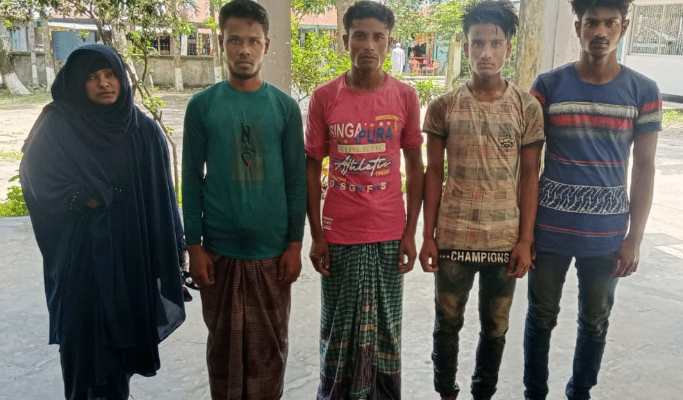 সুবর্ণচরে সুন্দরী তরুণীসহ ৪ রোহিঙ্গা যুবক আটক