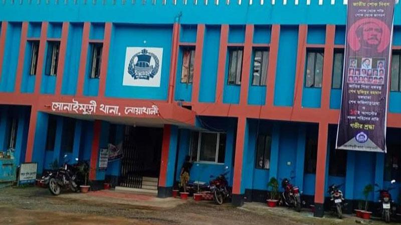 নোয়াখালীতে মায়ের শাড়ি দিয়ে ফাঁস দিল যুবক