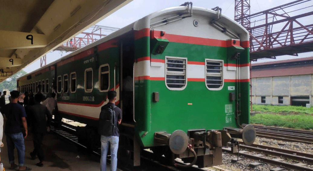 বগি রেখে কমলাপুর স্টেশন ছাড়ল ট্রেন