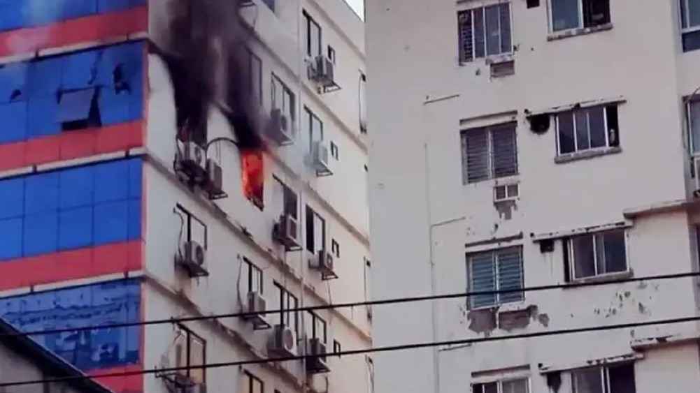 রাজধানীর সেগুনবাগিচায় বহুতল ভবনে আগুন, ফায়ার সার্ভিসের  ৫ ইউনিটের চেষ্টায় নিয়ন্ত্রণে