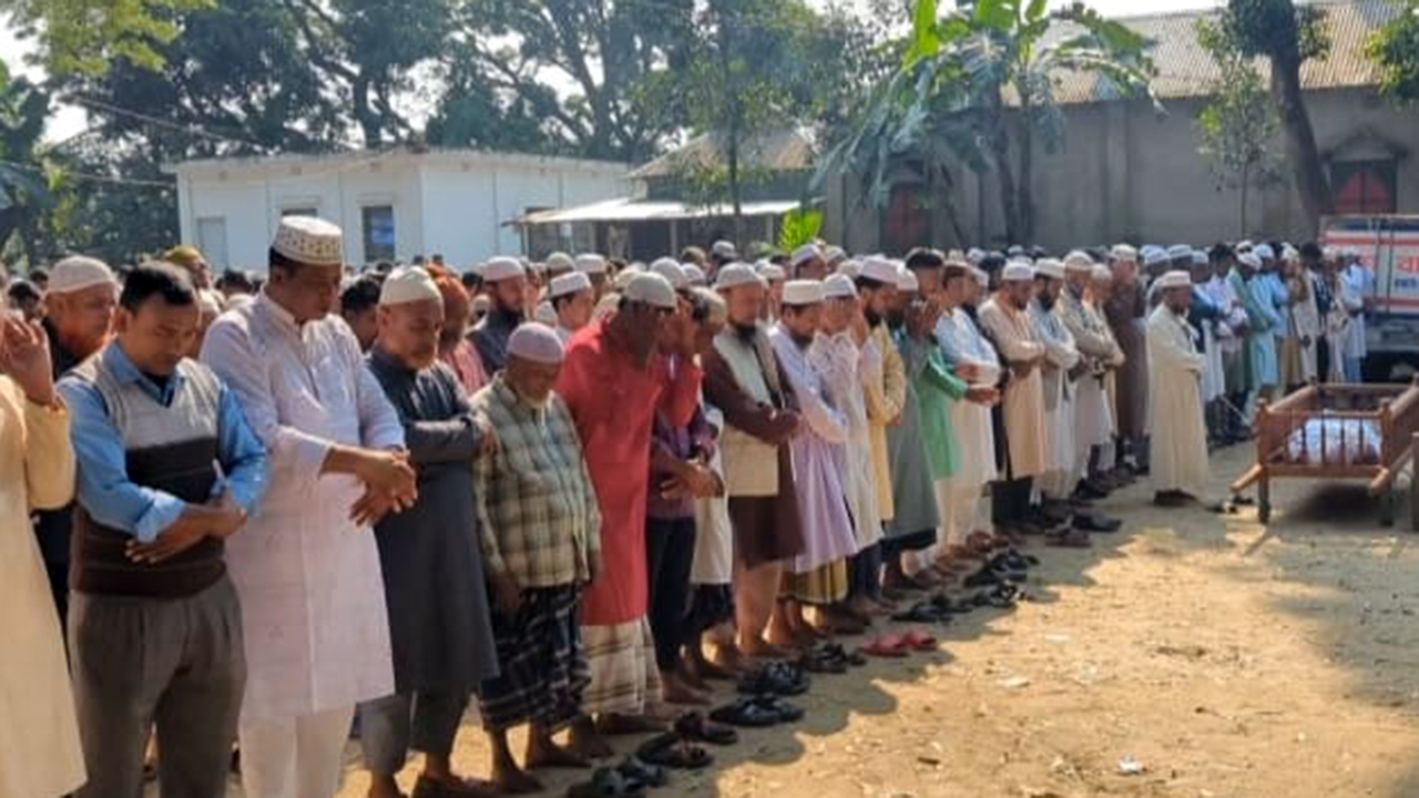 ভূমিকম্পে নিহত বাবা-ছেলের দাফন সম্পন্ন, লক্ষ্মীপুরে স্বজনদের আহাজারি